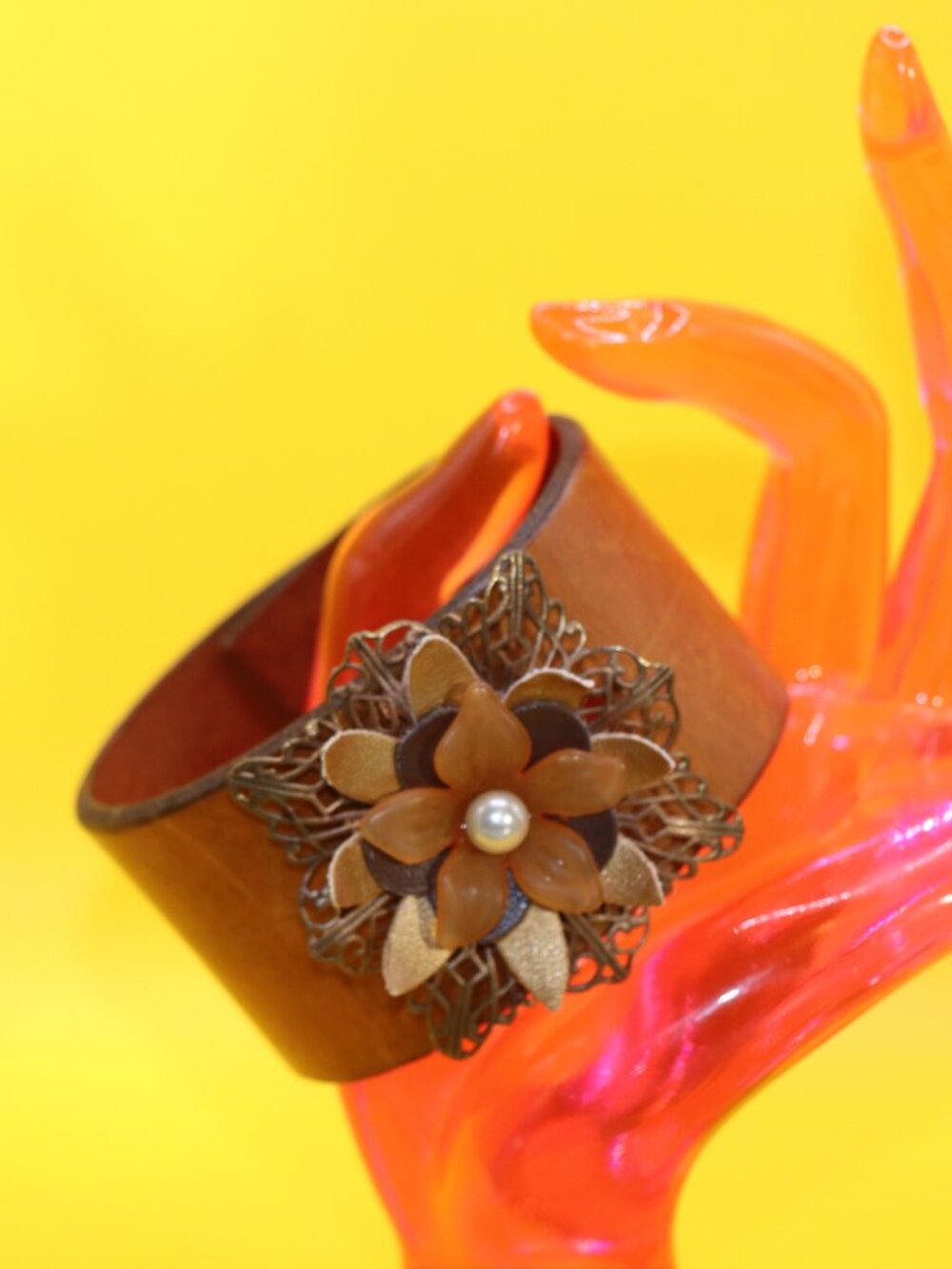 Vntg. Old Navy Genuine Italian Leather Made in the USA  Bracelet w/Floral Theme